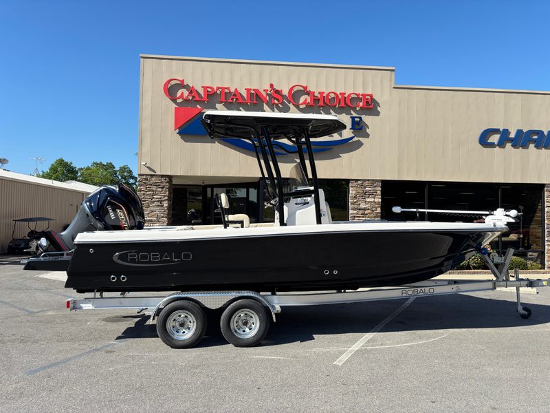 2026 Robalo 226 Cayman