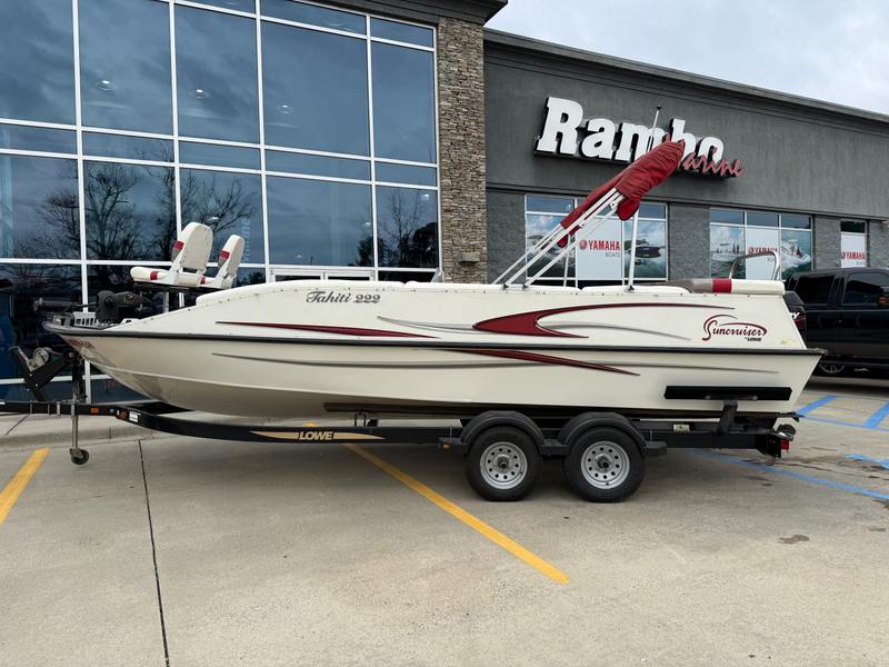 2005 Lowe 222 Tahiti Suncruiser