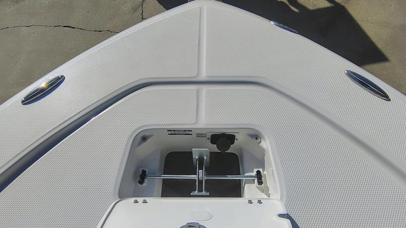 2026 Robalo 226 Cayman