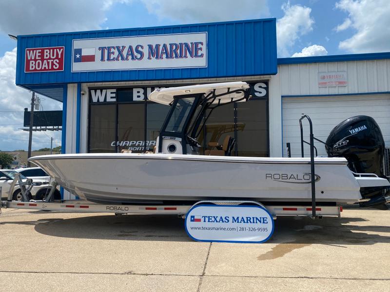 2025 Robalo 266 Cayman