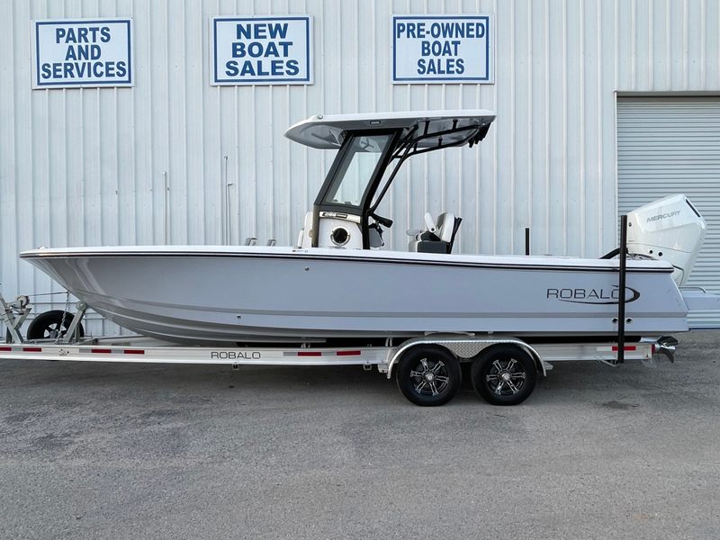 2025 Robalo 266 Cayman